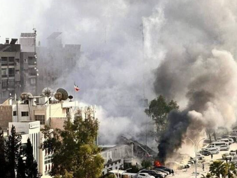 رژیم صهیونیستی ساختمان کنسولی سفارت ایران در جنوب غربی دمشق را مورد حمله هوایی قرار داد||||2144||||رژیم صهیونیستی ساختمان کنسولی سفارت ایران در جنوب غربی دمشق را مورد حمله هوایی قرار داد.