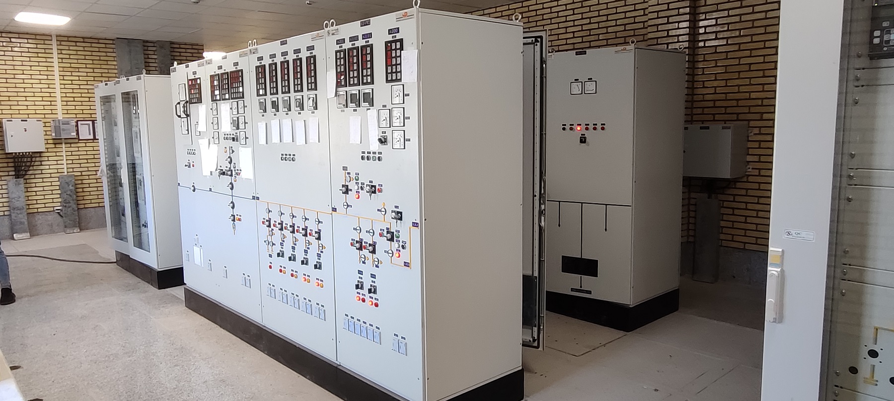 اتاق کنترل پست فشار قوی 6320KV پروژه بیستون اتاق کنترل پست فشار قوی 6320KV پروژه بیستون||||2127||||گالری صفحه اصلی
